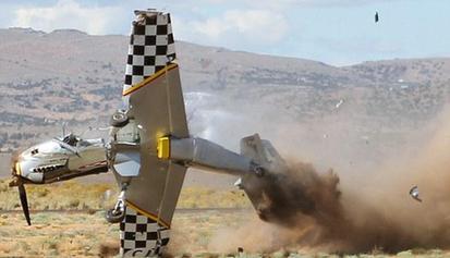 美航空賽事中一飛機墜毀 飛行員幸運逃脫未受傷