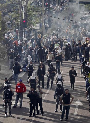 厄瓜多爾警察爆發(fā)騷亂 總統(tǒng)受困軍方強(qiáng)攻營救