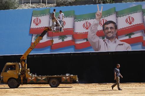 伊朗總統(tǒng)內(nèi)賈德首次訪問黎巴嫩 數(shù)千民眾迎接