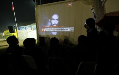 智利被困礦工狀態(tài)良好能祈禱能娛樂