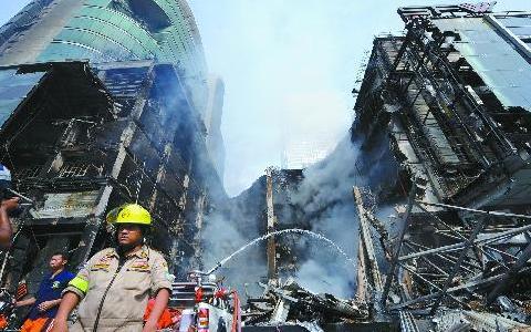 曼谷世貿(mào)中心商場內(nèi)腳手架坍塌 2人死亡6人受傷