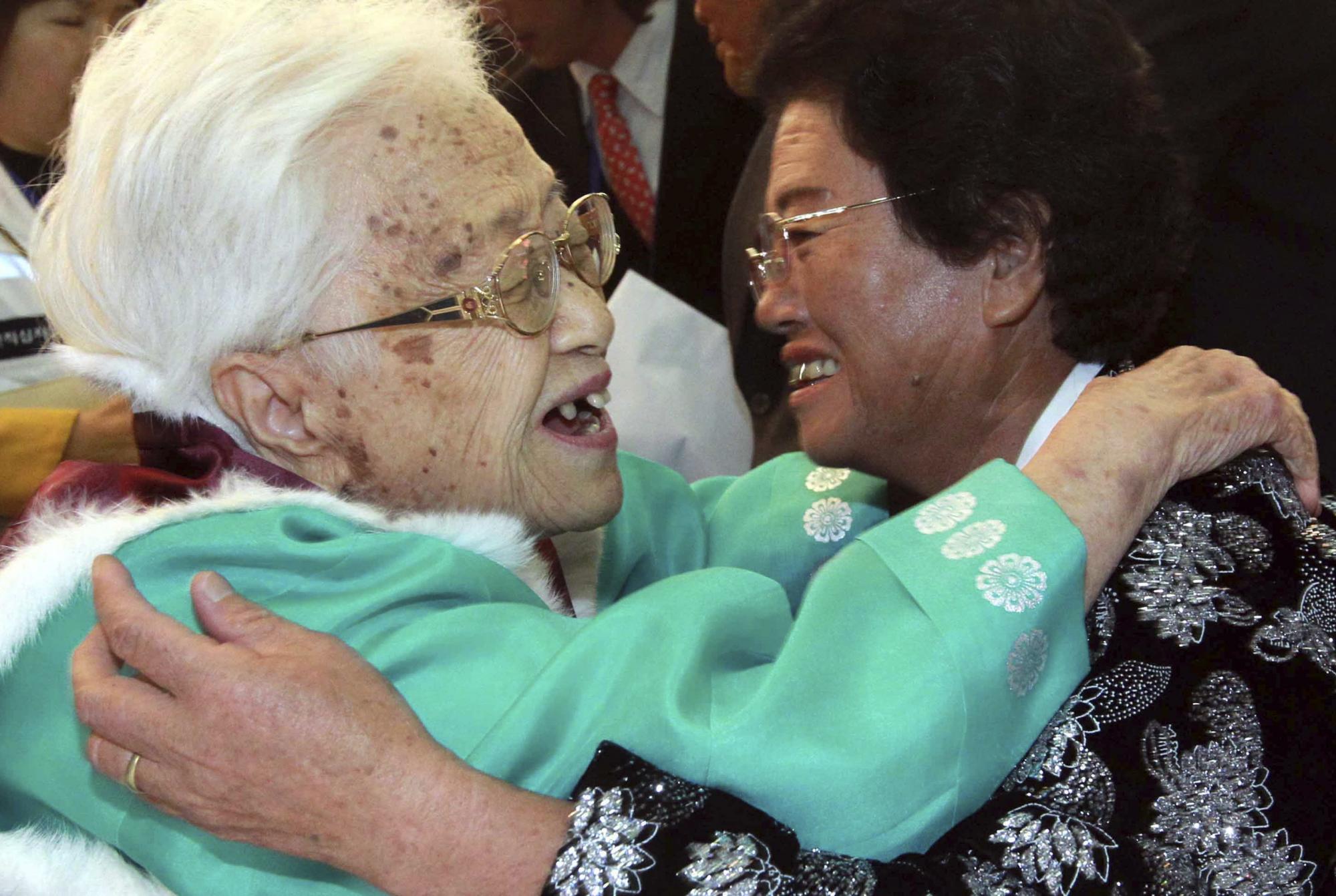 朝韓離散家屬闊別60余年相見 話別離之苦場面感人