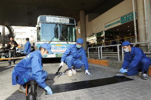 日本男子持刀登上公交車行兇 砍傷13人多為中學生