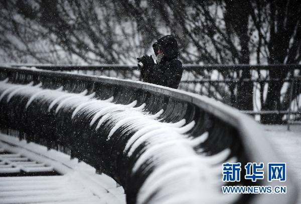 紐約遭暴風(fēng)雪襲擊 部分地區(qū)能見度為零