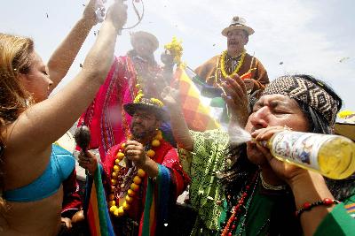 全球迎元旦：越南首搞官方慶祝 歐洲盼告別經濟危機