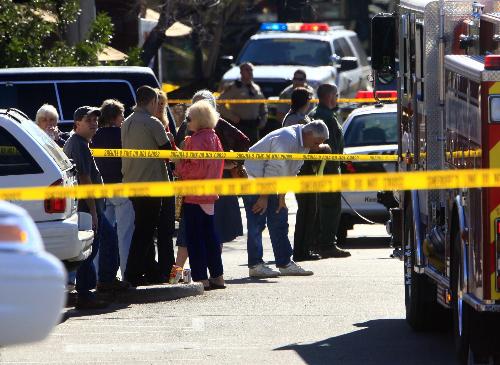 美國(guó)女議員遭槍擊頭部中彈 聯(lián)邦法官等六人遇難