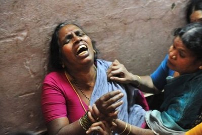 印度發(fā)生嚴(yán)重踩踏事故 至少100人死25人傷(圖)