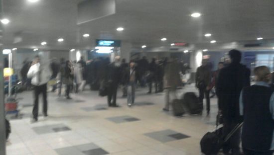 俄以恐怖襲擊罪名立案?jìng)刹槟箍茩C(jī)場(chǎng)爆炸事件