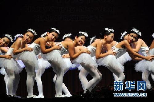 看看外國春節(jié)聯(lián)歡會(huì)什么樣