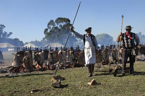 圖：阿根廷舉辦烤肉盛宴 13.7噸創(chuàng)吉尼斯世界紀(jì)錄