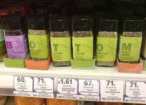 英國超市調(diào)料架上演“臟字秀” 店員們很抓狂