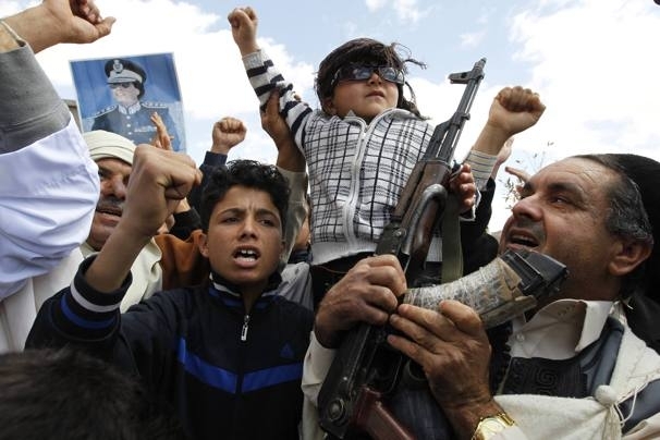 美媒:利比亞大批民眾支持卡扎菲 自愿當(dāng)人盾保護(hù)領(lǐng)袖