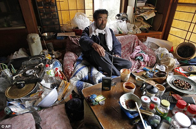 日本地震近一個(gè)月奇跡頻現(xiàn) 75歲老翁獲救、“雞堅(jiān)強(qiáng)”生還