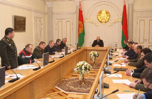 白俄羅斯總統(tǒng)盧卡申科要求嚴(yán)懲地鐵爆炸案兇手