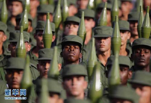 古巴閱兵紀(jì)念實(shí)行社會(huì)主義制度50周年