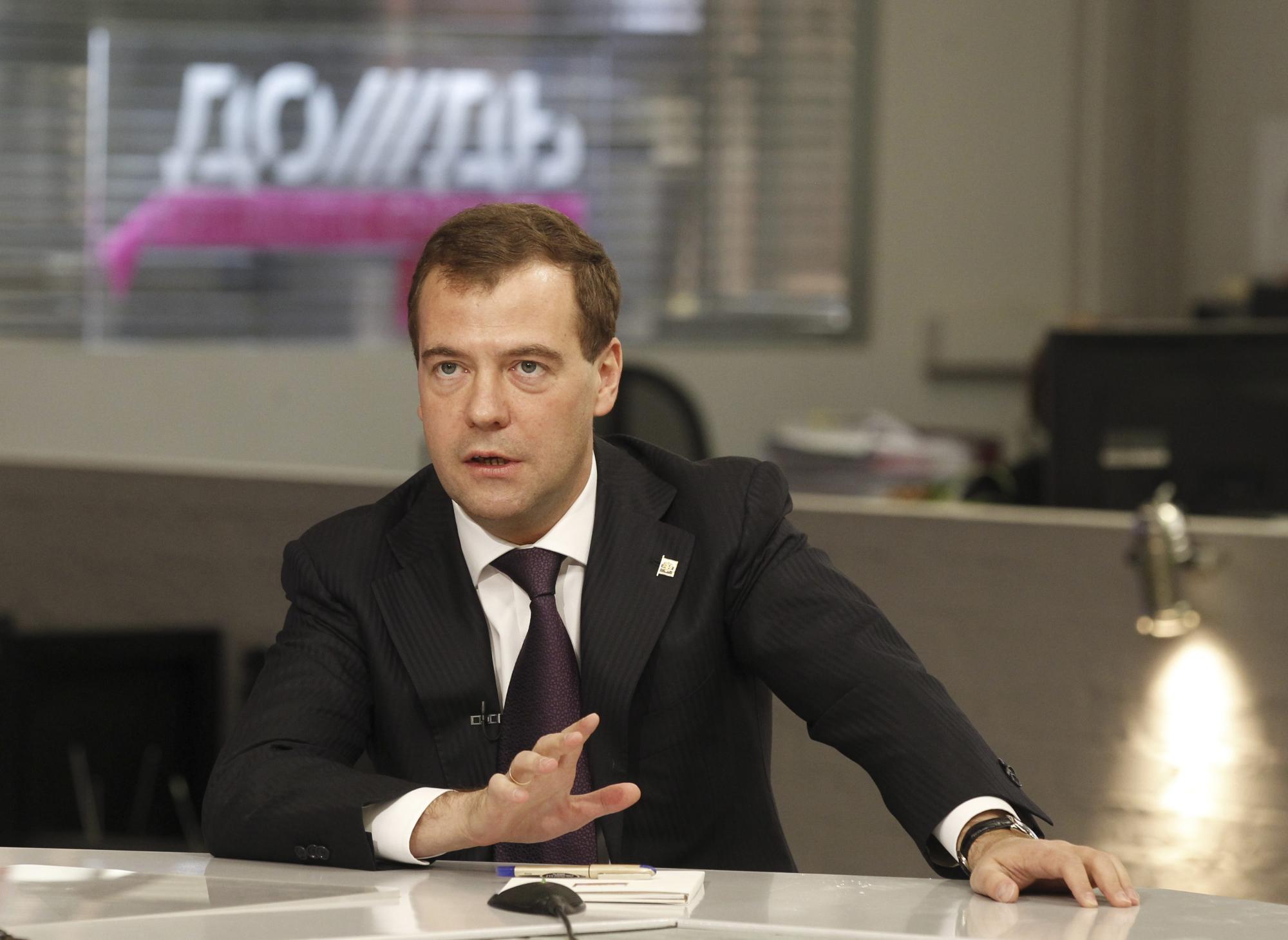 梅德韋杰夫談卸任后安排 西方媒體稱或?yàn)椴粚で筮B任暗示