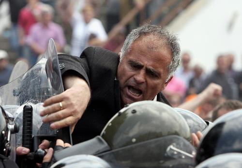 阿爾巴尼亞反對(duì)派因不滿地方選舉示威 與警方起沖突