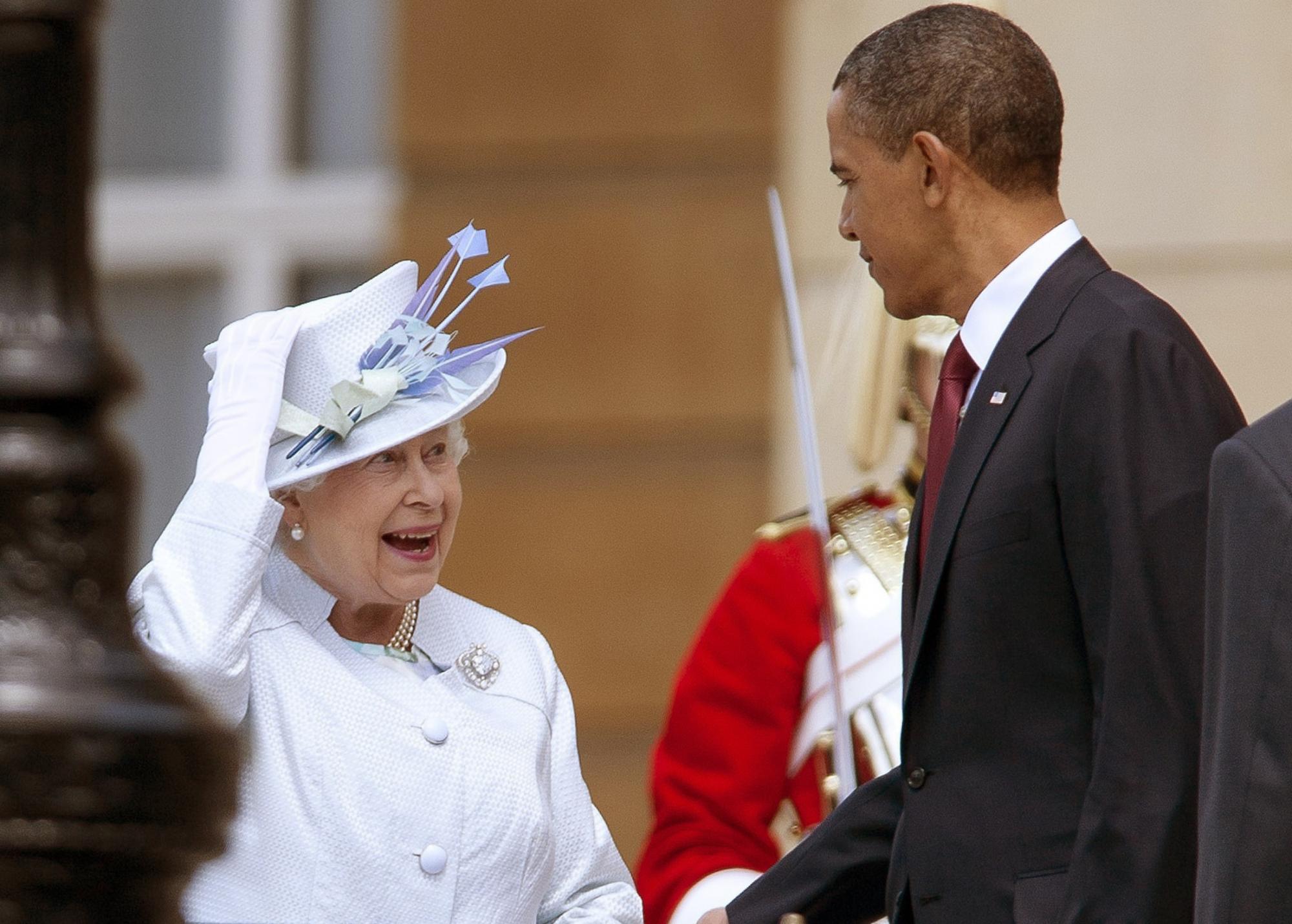 寫錯(cuò)日期、乒乓慘敗、樂隊(duì)搗亂 奧巴馬訪英有點(diǎn)兒“衰”