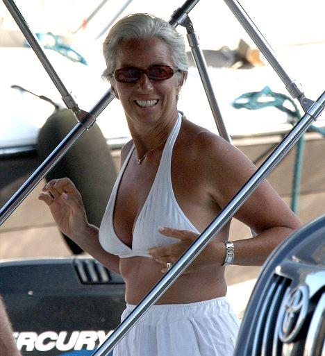 色情片女主角大贊卡恩溫柔體貼 總裁熱門繼任者傳濫權(quán)丑聞