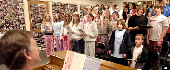 西班牙語(yǔ)課和參加校合唱團(tuán)都明碼標(biāo)價(jià) 美高中斂財(cái)遭批