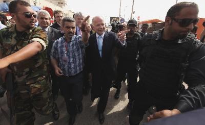 英外長突訪利比亞、“阿帕奇”參戰(zhàn) 俄警告地面戰(zhàn)風(fēng)險(xiǎn)