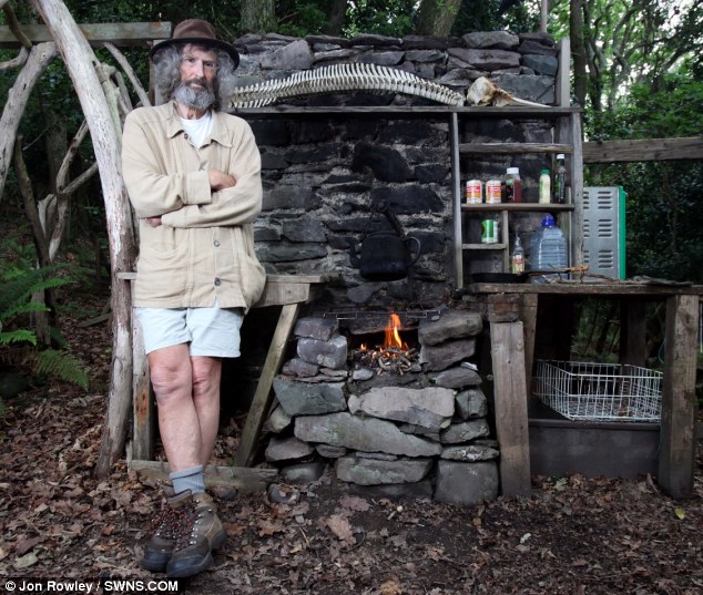 26年隱居森林過(guò)野人生活 英現(xiàn)代“魯濱遜”恐遭驅(qū)趕