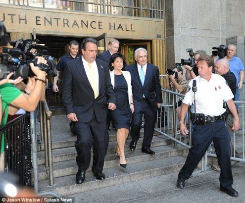 前IMF總裁卡恩獲無(wú)保釋放