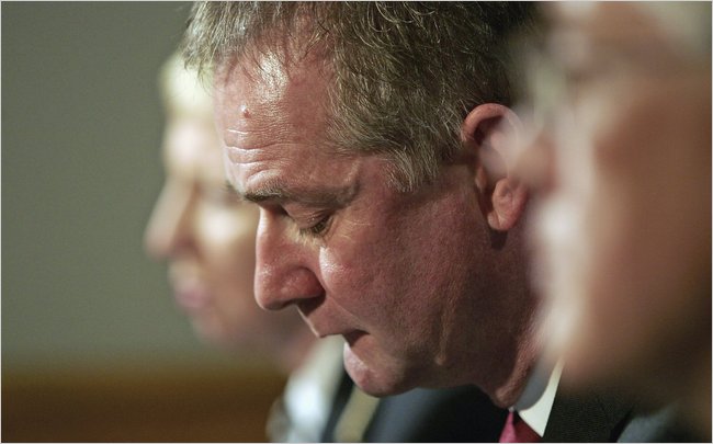 旗下兩報(bào)紙?jiān)俦`聽英前首相丑聞 新聞集團(tuán)推遲并購