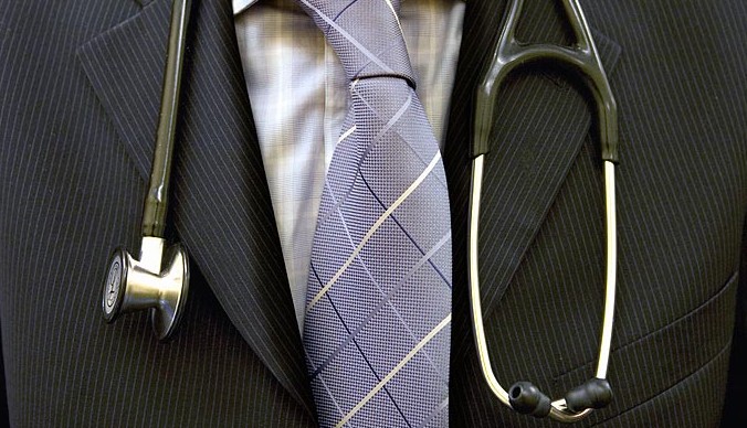 英國(guó)“色”醫(yī)生為數(shù)不少 認(rèn)為跟患者發(fā)生性關(guān)系不算啥