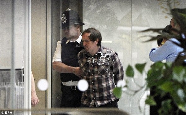 鄧文迪護夫心切“掌摑”襲擊者 英議長勒令徹查安檢