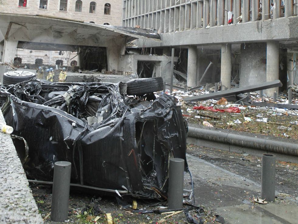 政府大樓驚魂:汽車炸彈爆炸致7人死亡