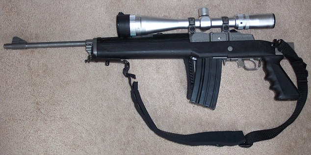 子彈或涂毒行兇時(shí)聽音樂 布雷維克父親稱兒子應(yīng)自殺