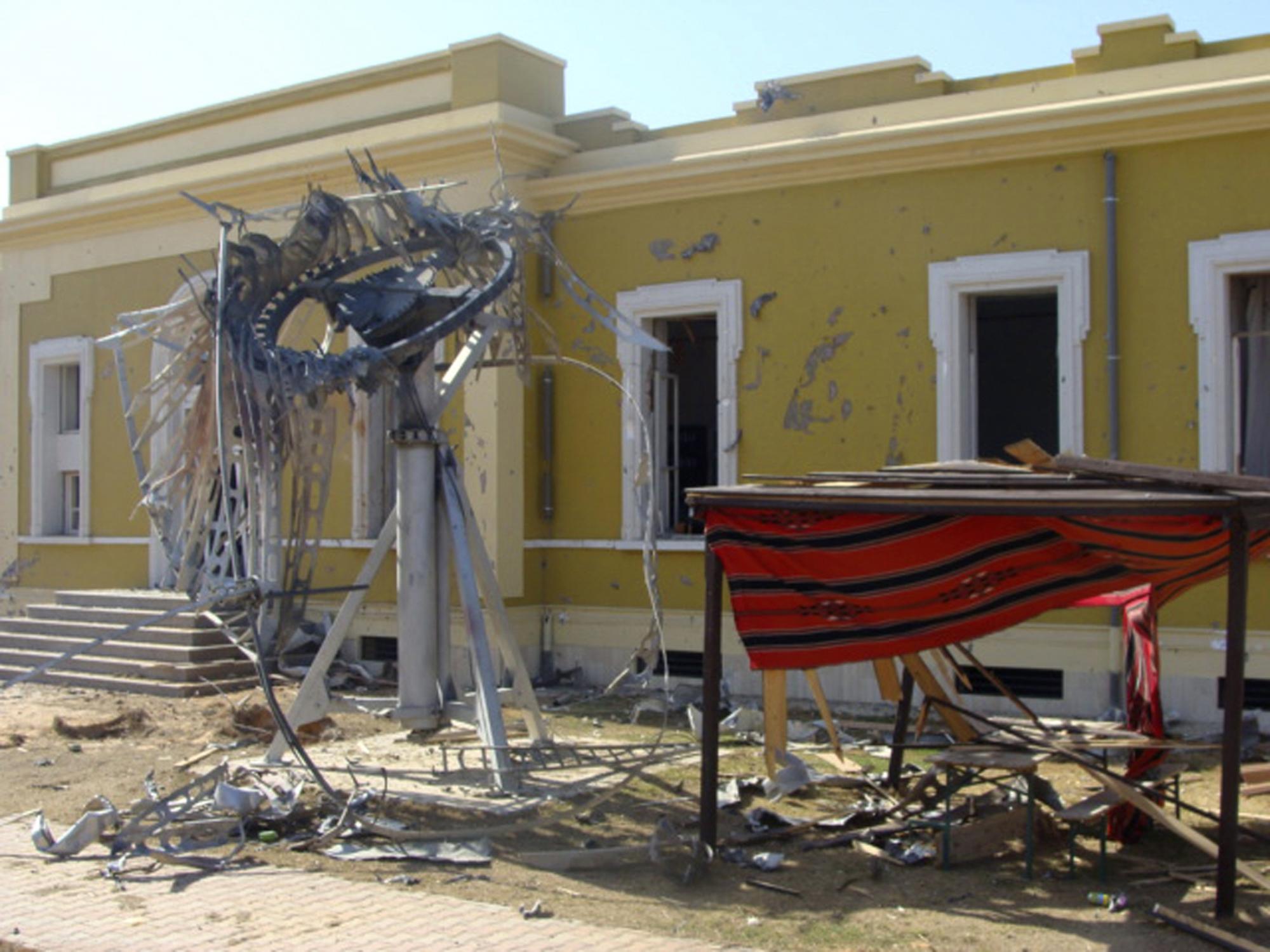 利比亞國家電視臺遭轟炸 反對派因尤尼斯之死要進行內(nèi)部整編