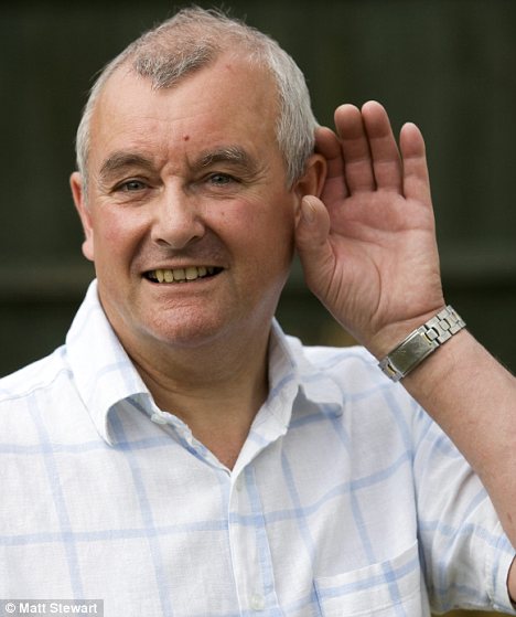 英國(guó)奇男子能聽“五臟六腑”聲? 不是超能力而是患耳疾