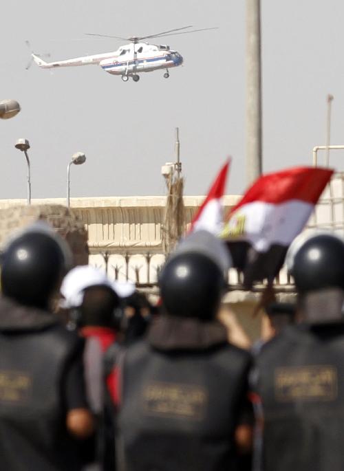 穆巴拉克飛抵開羅警察學院 準備接受審判（組圖）