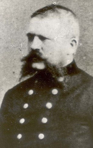 希特勒雙親油畫消失半個(gè)多世紀(jì)后突然現(xiàn)身 拍賣估價(jià)高達(dá)10萬美元