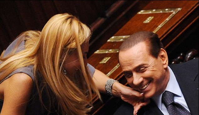 食色性也？ 經(jīng)濟崩于前 意大利總理老貝仍“色心不改”