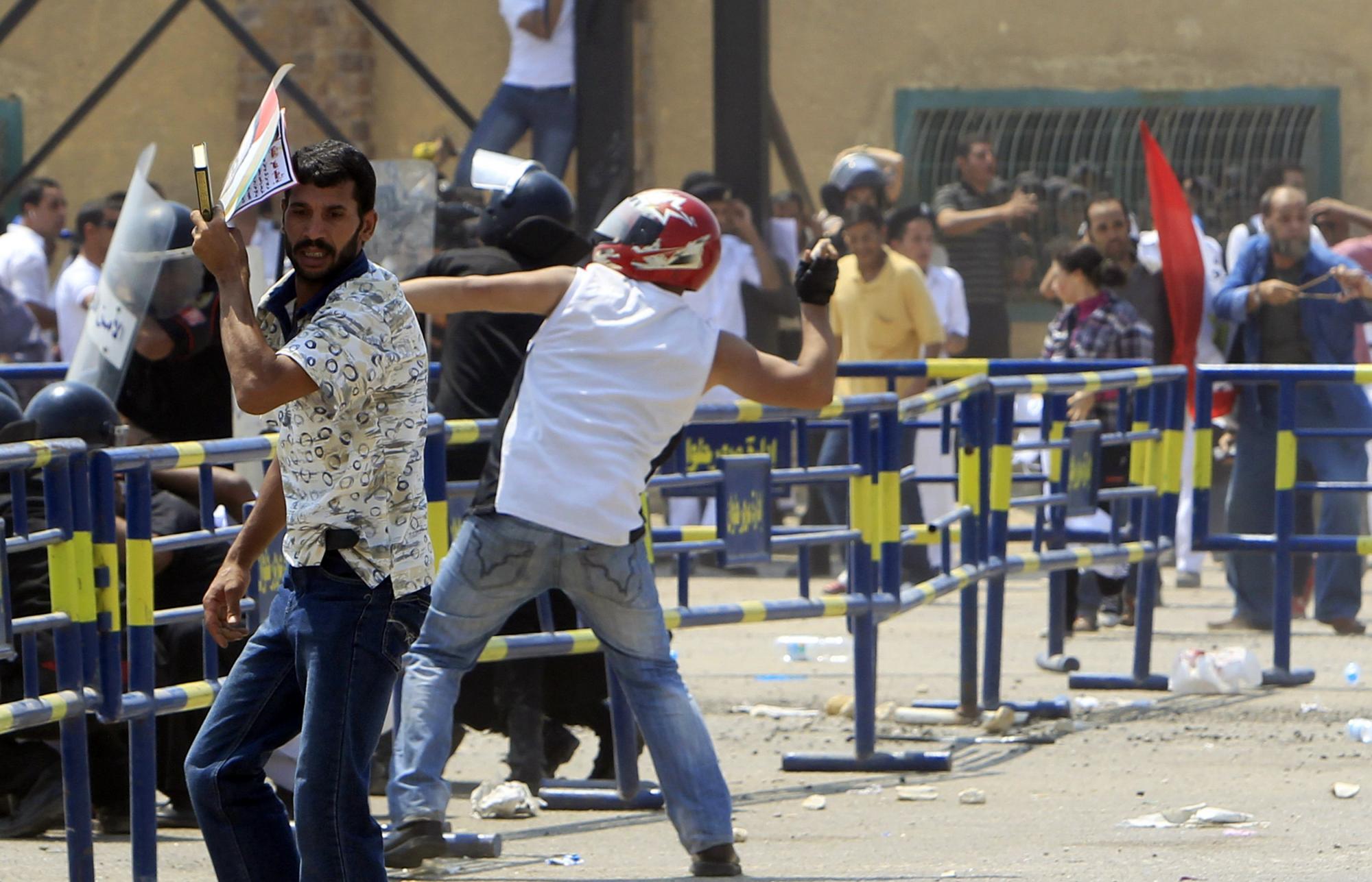 穆巴拉克出庭受審 法官?zèng)Q定9月5日再次開庭