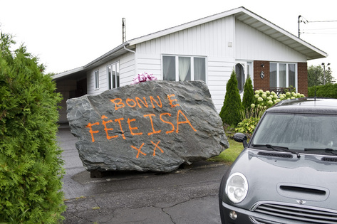 送前妻20噸巨石慶生 加拿大“斗氣”鎮(zhèn)長(zhǎng)或遭指控