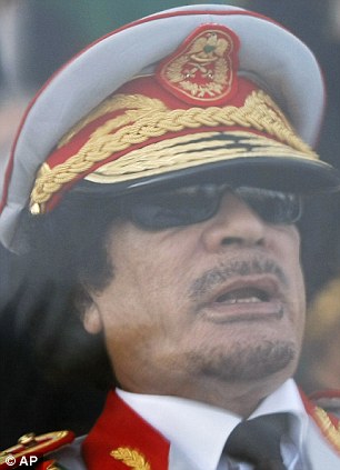 卡扎菲倒臺反對派占據(jù)兵營 首都亂象叢生