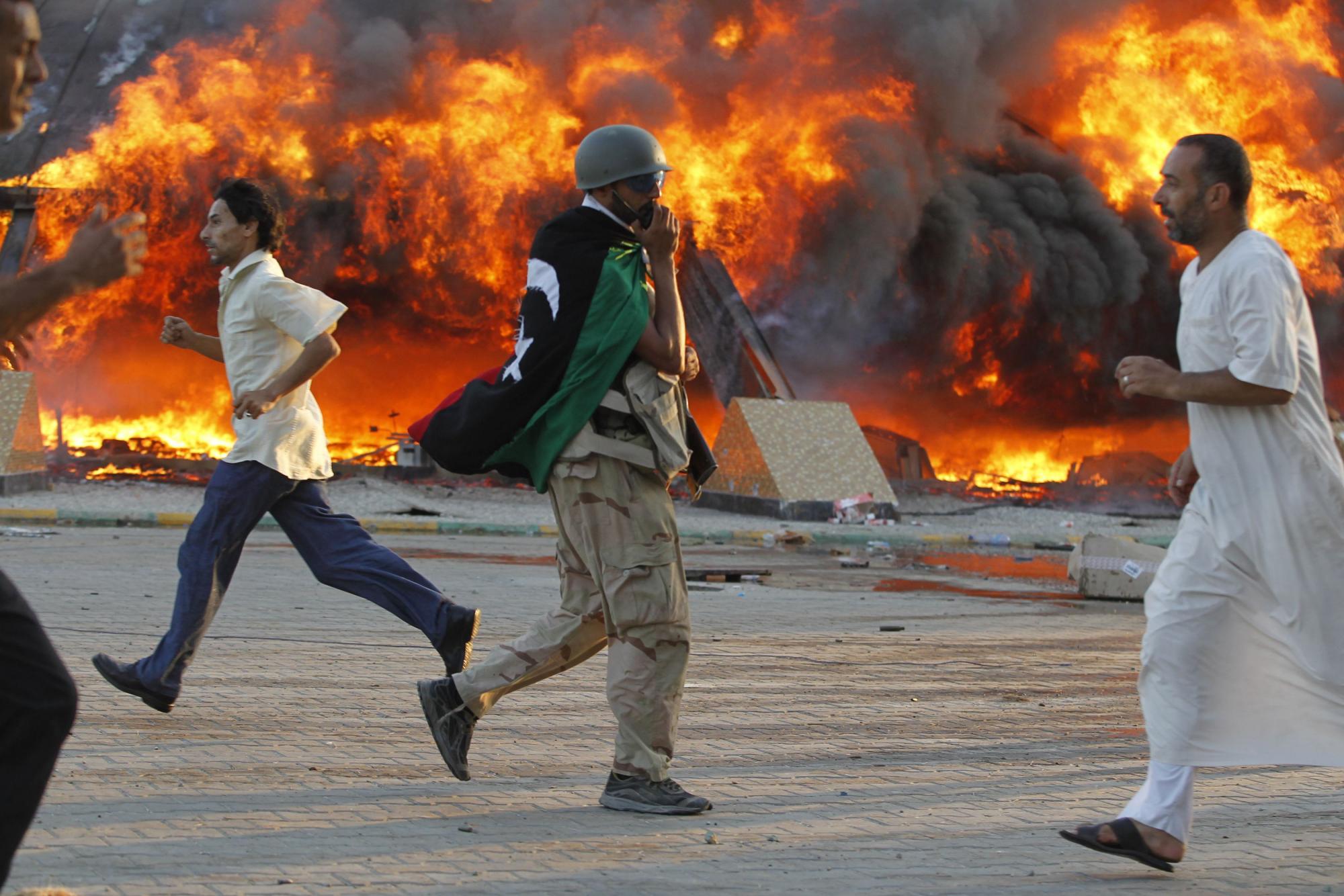 卡扎菲倒臺反對派占據(jù)兵營 首都亂象叢生