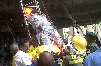 尼日利亞聯(lián)合國駐地遭汽車炸彈襲擊 或?yàn)榭植婪肿铀鶠? width=