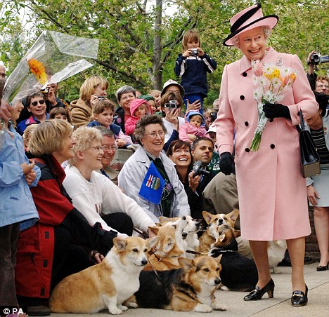 英女王不容愛犬吃冷凍食物 吩咐仆人訓(xùn)斥廚師