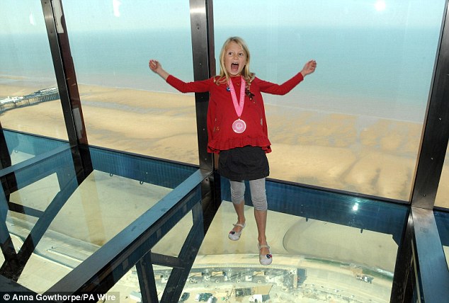 英著名黑澤塔重裝后開放 百米高空全玻璃觀景臺(tái)驚險(xiǎn)刺激