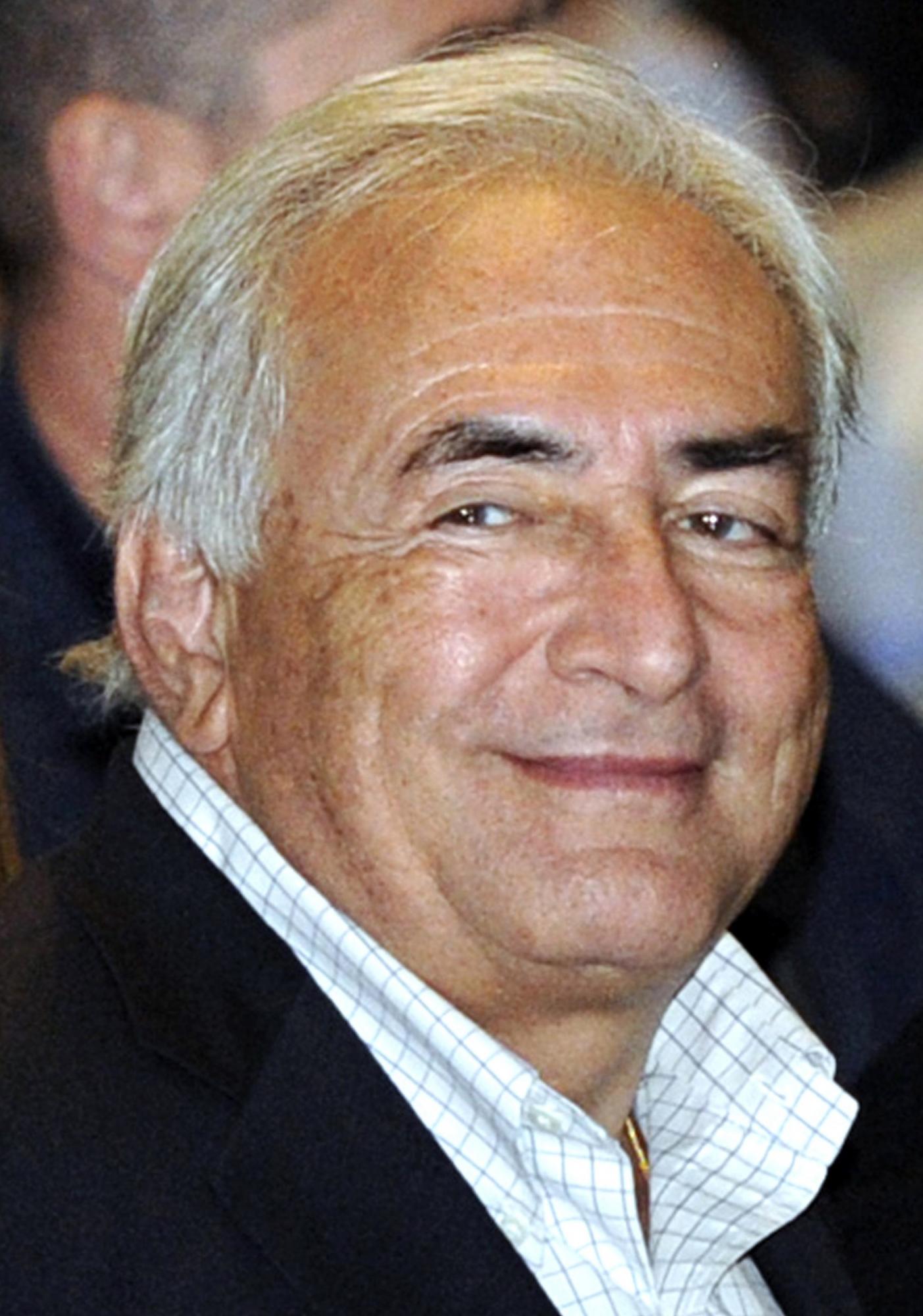 IMF前總裁卡恩低調(diào)回國拒絕答問 政治前景不樂觀