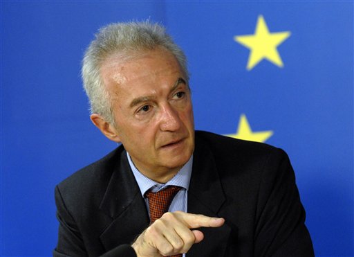 利反對(duì)派“被虐”領(lǐng)導(dǎo)人欲起訴英政府 多種武器流入基地