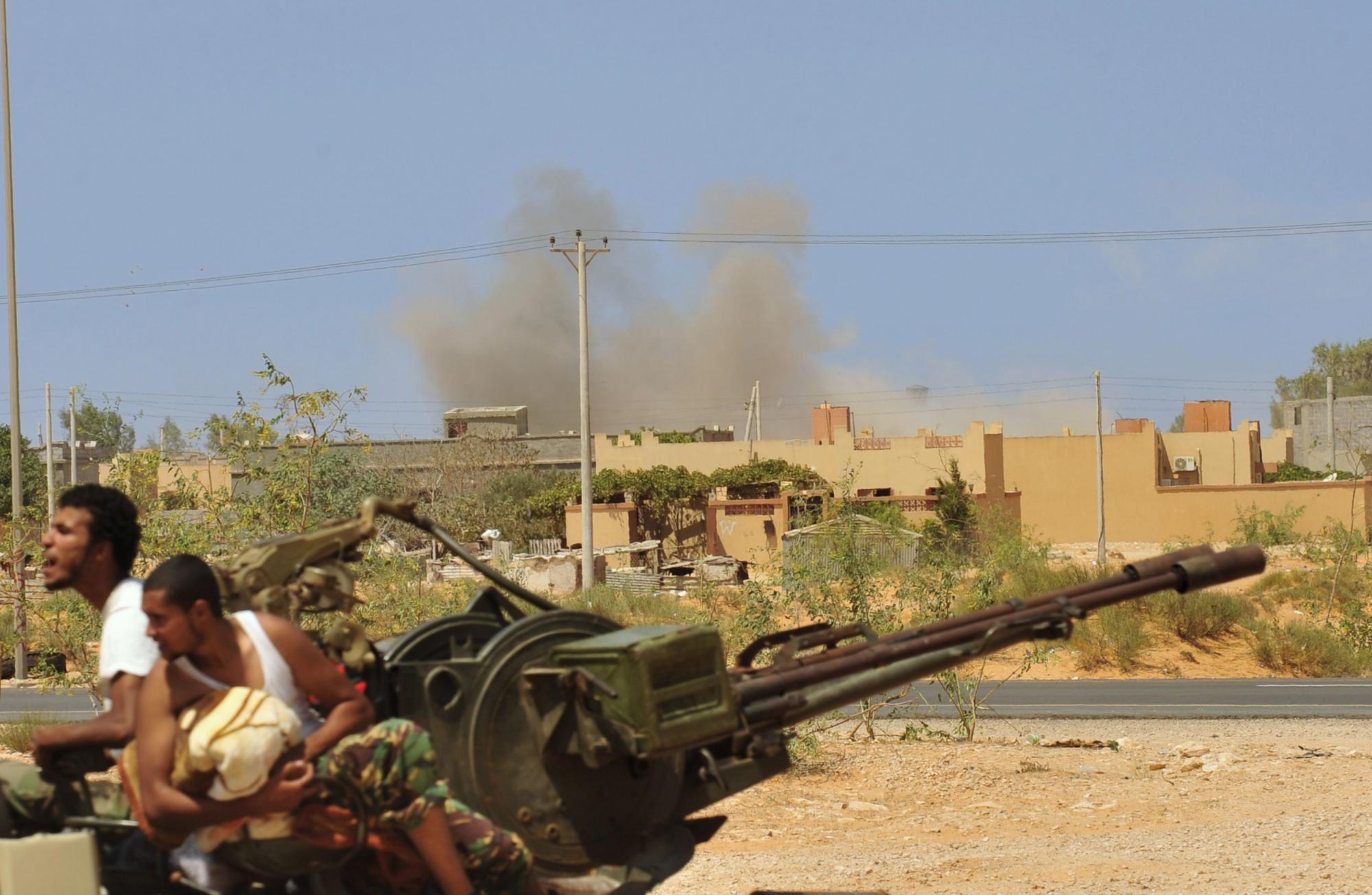 利比亞反對(duì)派攻入拜尼沃利德 卡扎菲再遭“紅色通緝”