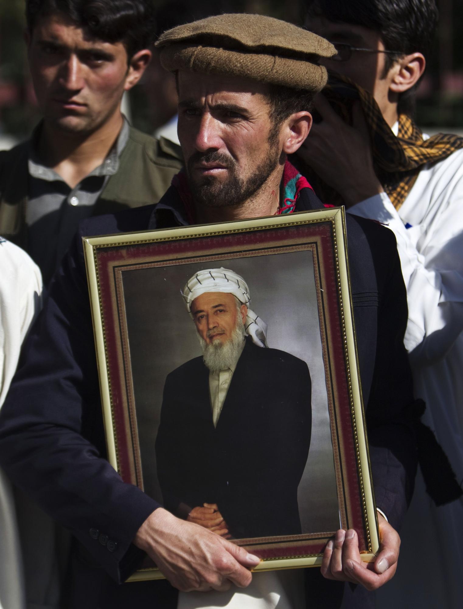 塔利班人彈佯裝談判 阿前總統(tǒng)拉巴尼遭襲身亡