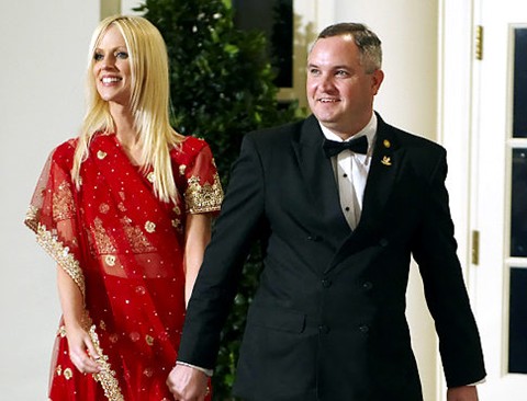 白宮“蹭飯夫妻”再成全美焦點(diǎn) 妻子跟好友私奔丈夫鬧離婚