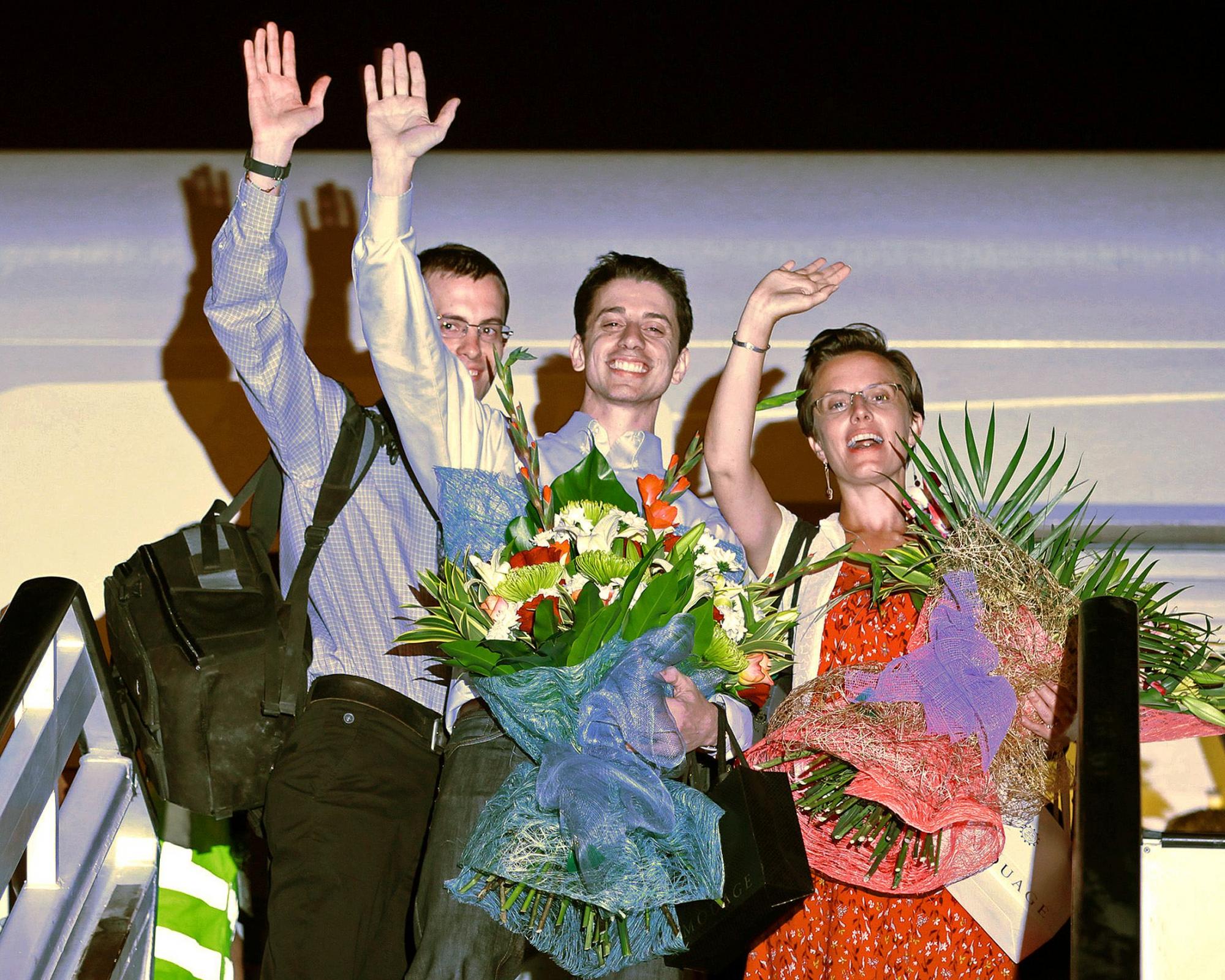 美國登山客從阿曼回國 慨嘆擁抱親人的喜悅永留心間